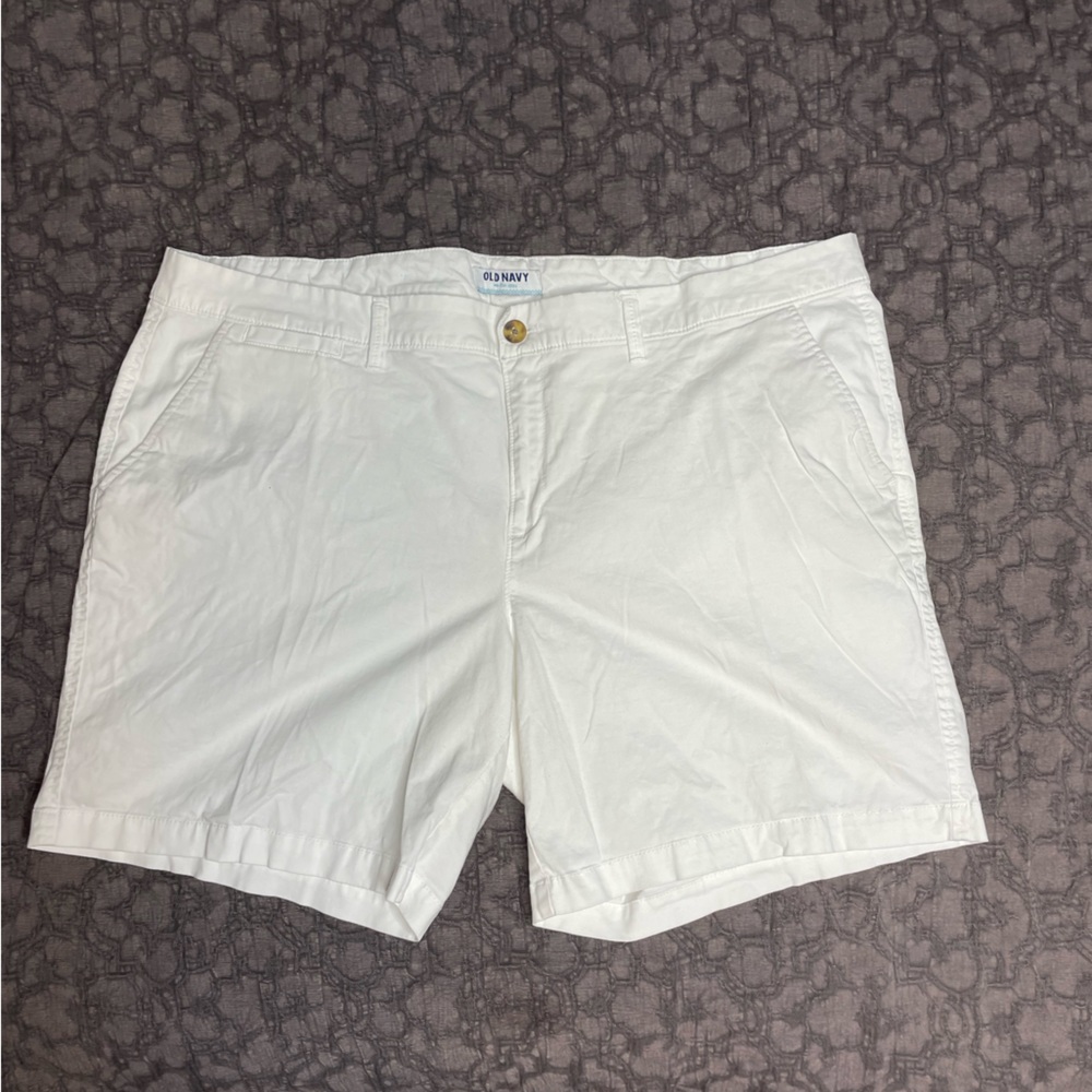 Old Navy white shorts